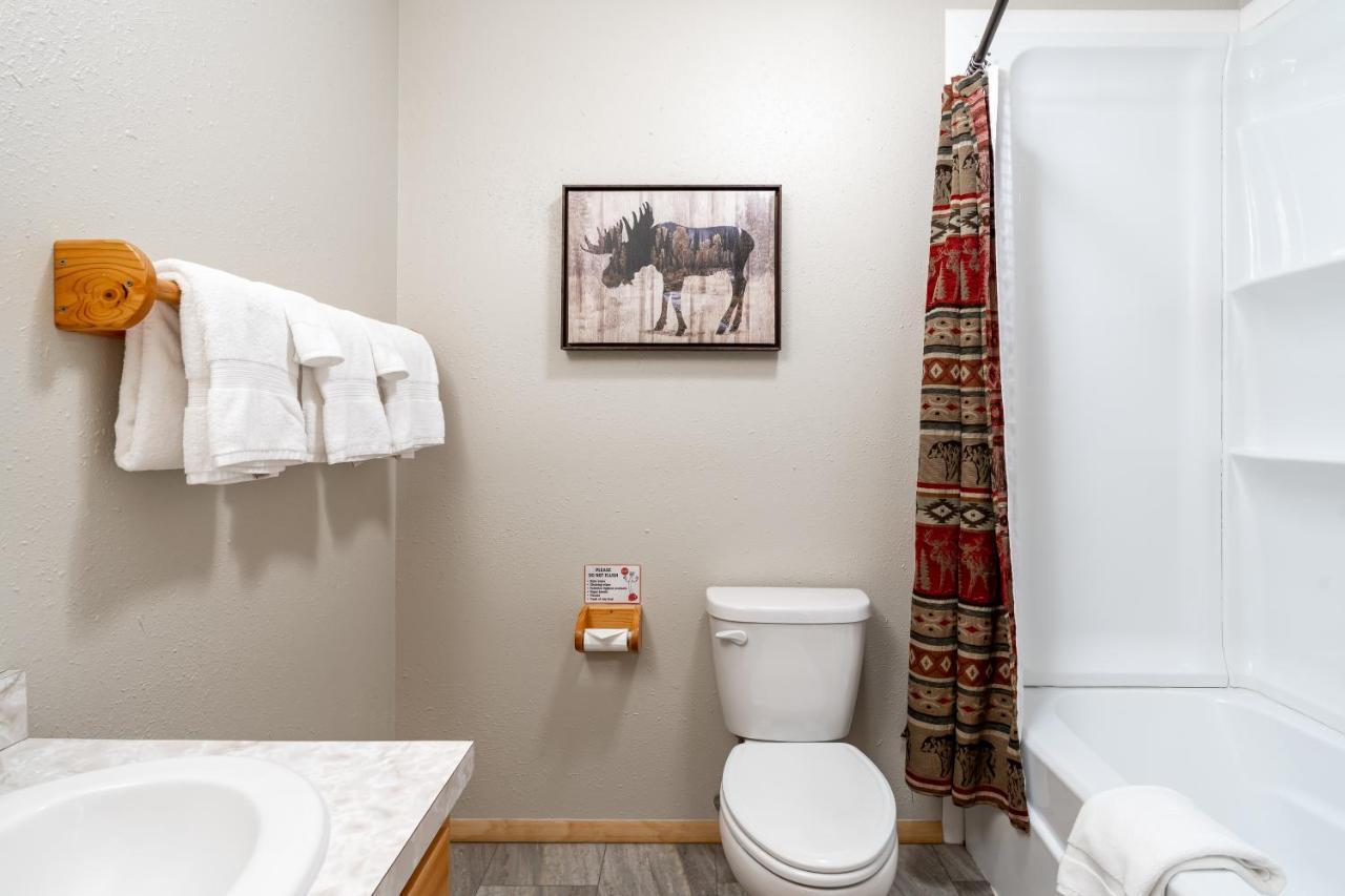Shepherd Family Retreats- Moose West Yellowstone Exterior photo